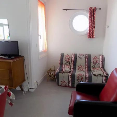 Apartment - Vue Mer A 180m De La Plage Du Chay - Terrasse *